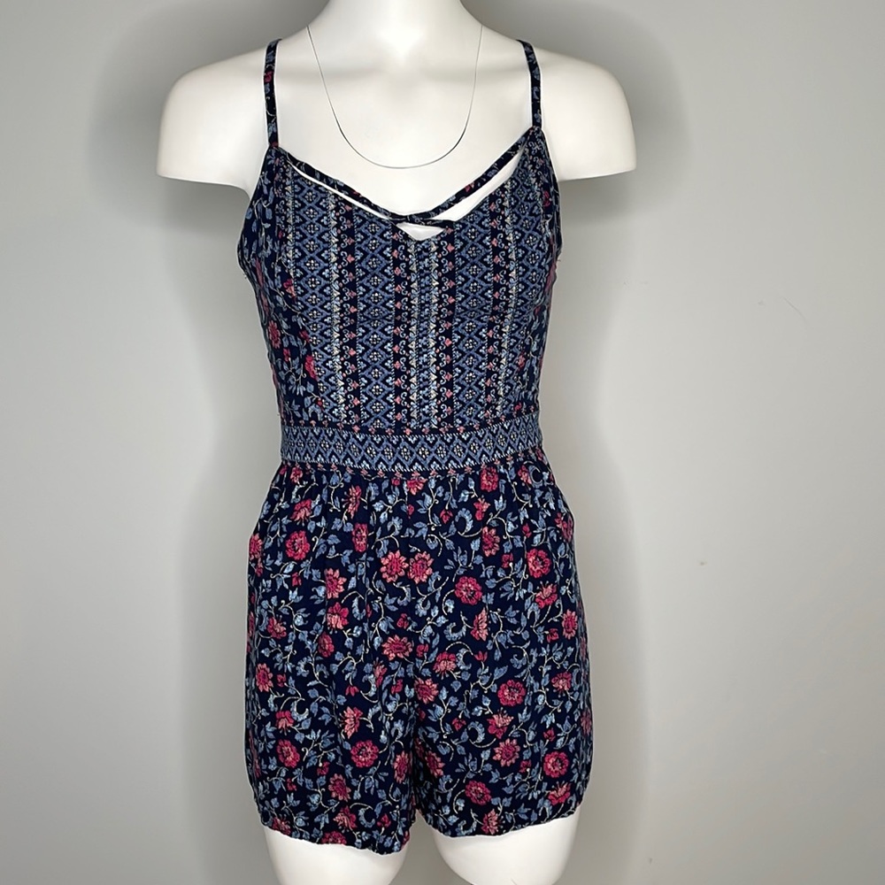 Re-list - Hollister Strappy Shorts Romper - Picture 2 of 9